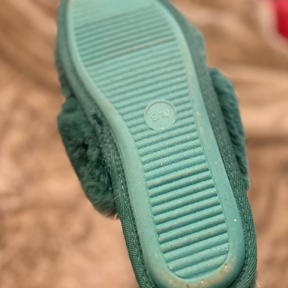 Slippers - Picture 4 of 6